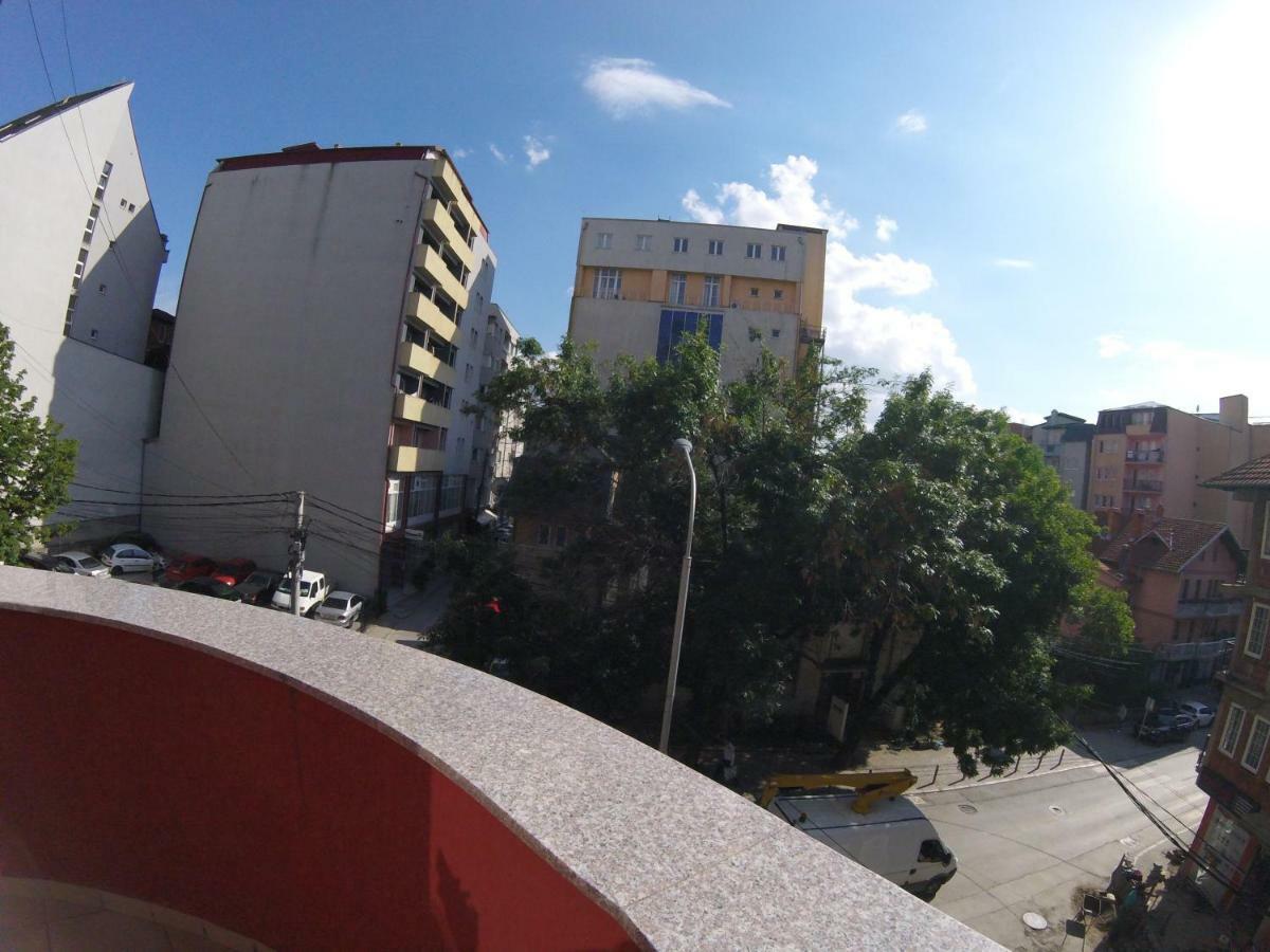 Center Apartment Пристина Екстериор снимка